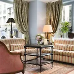 Le Relais Saint Honoré Hotel 4*
