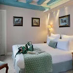 Otel Le Relais Saint Honore 4*