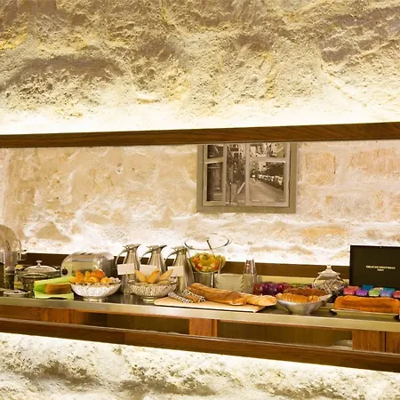 Le Relais Saint Honore Hotel