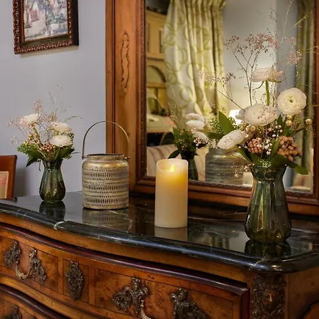 Le Relais Saint Honore Hotel
