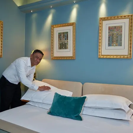 Le Relais Saint Honore Paris
