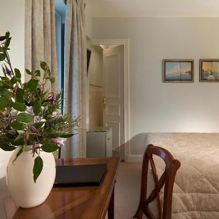 Le Relais Saint Honore Paris