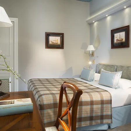 Hotel Le Relais Saint Honore 4*