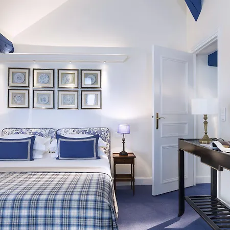 Le Relais Saint Honore Hotel