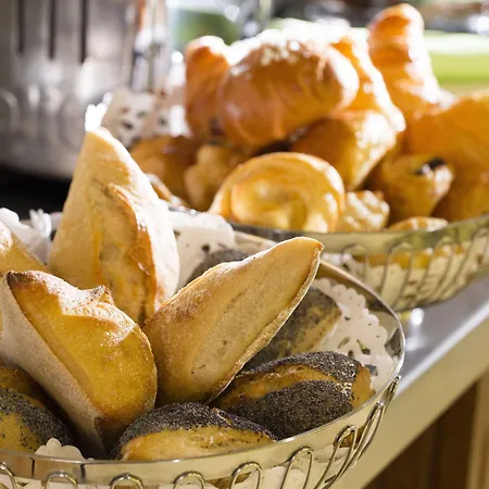 Le Relais Saint Honore 4*