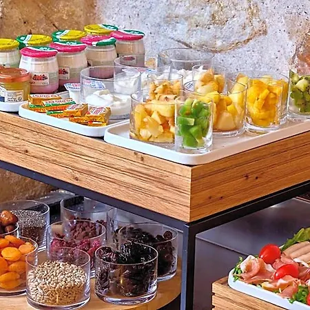 Le Relais Saint Honore Hotel