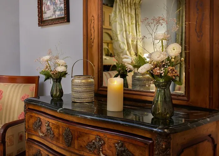 Le Relais Saint Honore Hotel