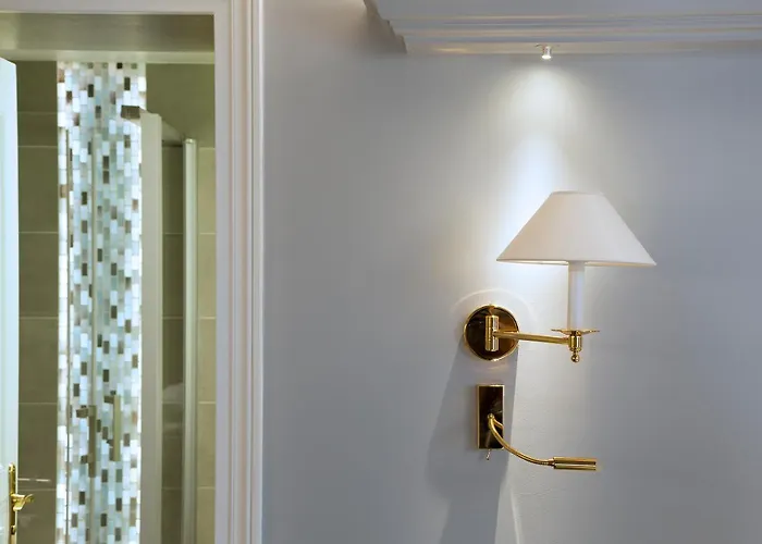 Le Relais Saint Honore Hotel 4*