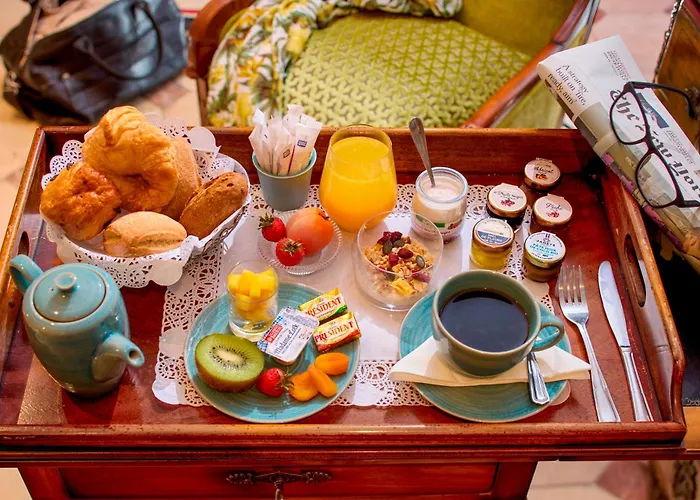 Le Relais Saint Honore 4*