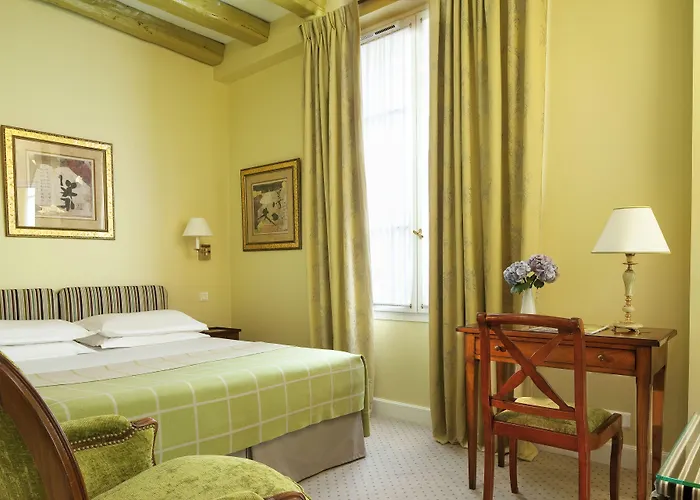 Le Relais Saint Honore 4*