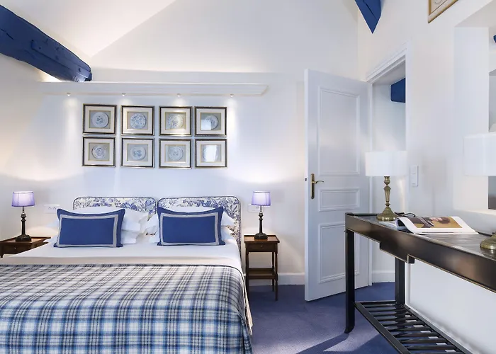 Le Relais Saint Honore Hotel