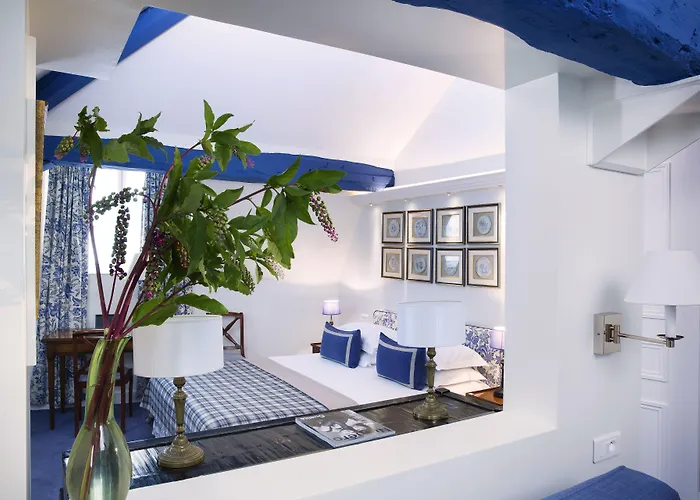 Le Relais Saint Honore 4*