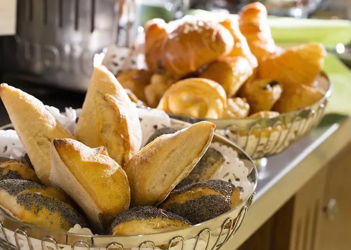 Le Relais Saint Honore 4*