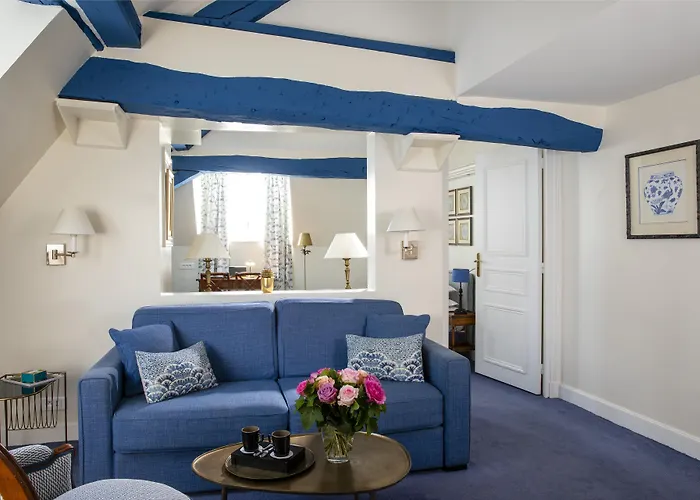 Le Relais Saint Honore 4*