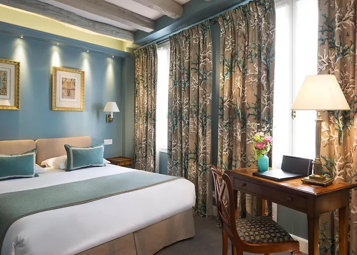 Le Relais Saint Honore 4*