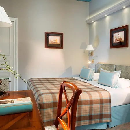 Le Relais Saint Honore Paris