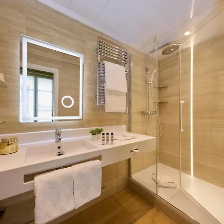 Le Relais Saint Honore Hotel 4*
