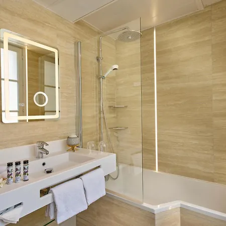 Hotel Le Relais Saint Honore 4*