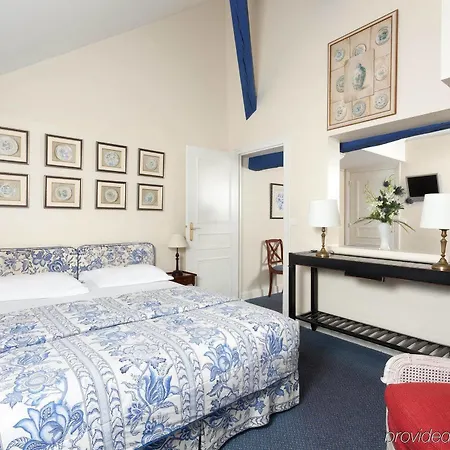 Le Relais Saint Honore Hotel