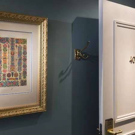 Le Relais Saint Honore Париж