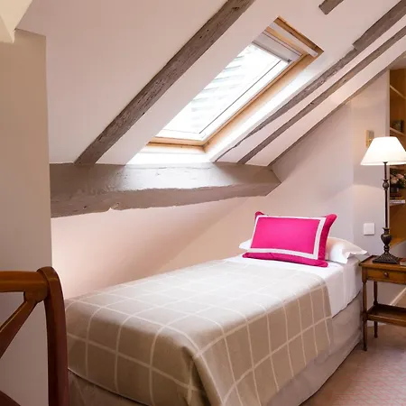 Le Relais Saint Honoré Hotel 4*