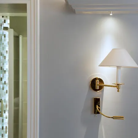 Le Relais Saint Honoré Hotel 4*